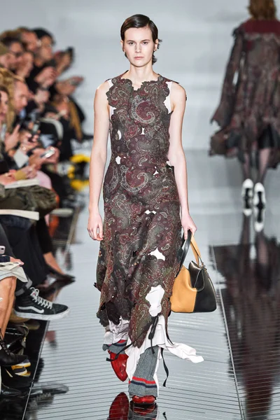 Look 27